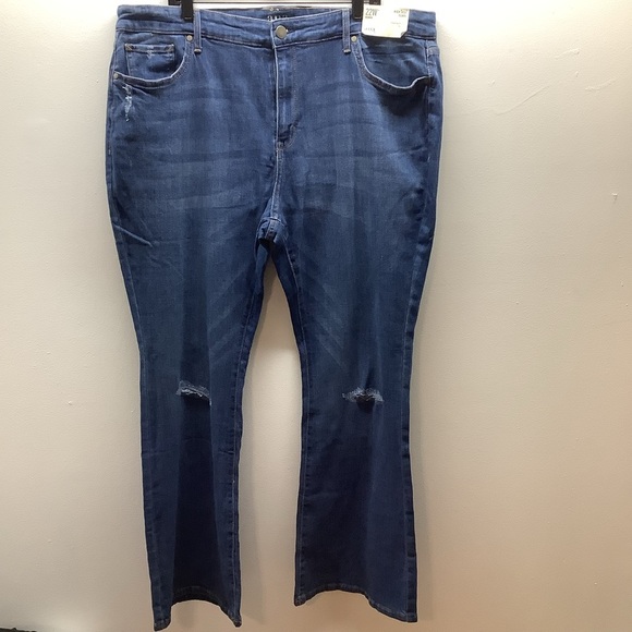 a.n.a Size 22W High Rise Flare Jeans. New With Tags - Picture 1 of 12